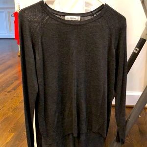 Zara long sleeved gray knit shirt